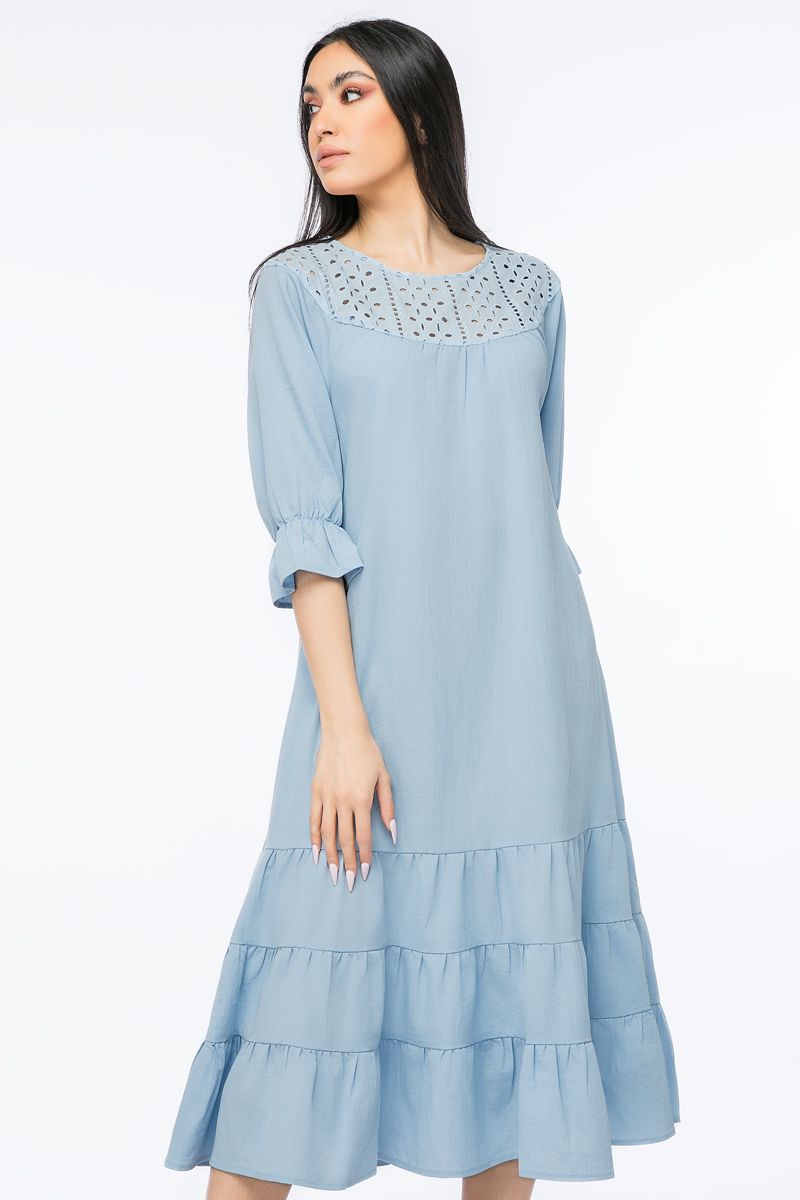 women dress with perforated slots