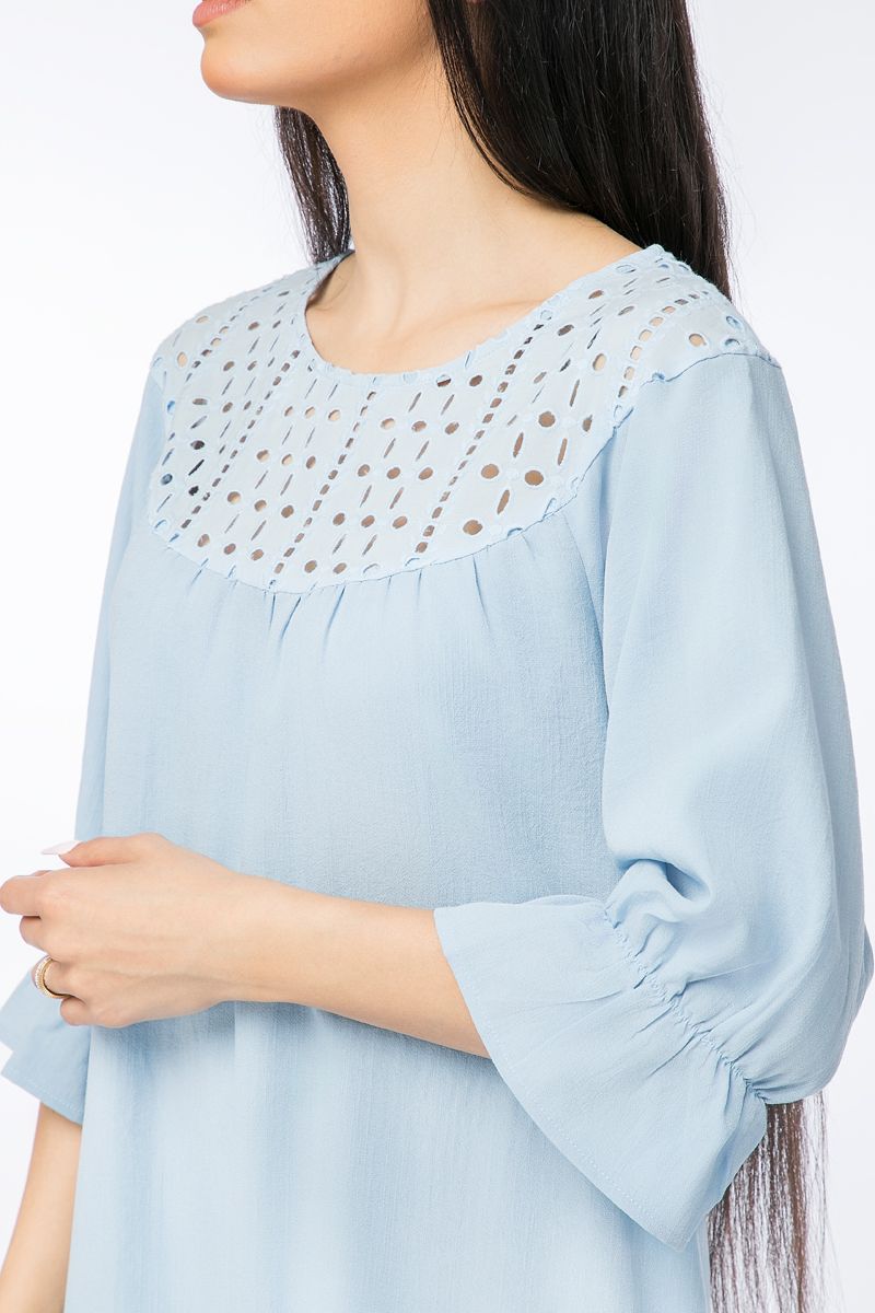 women dress with perforated slots