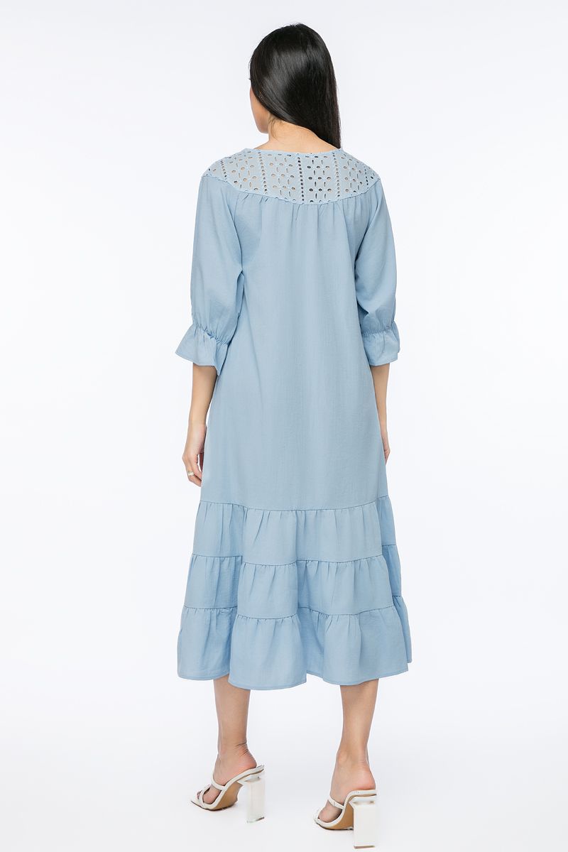 women dress with perforated slots