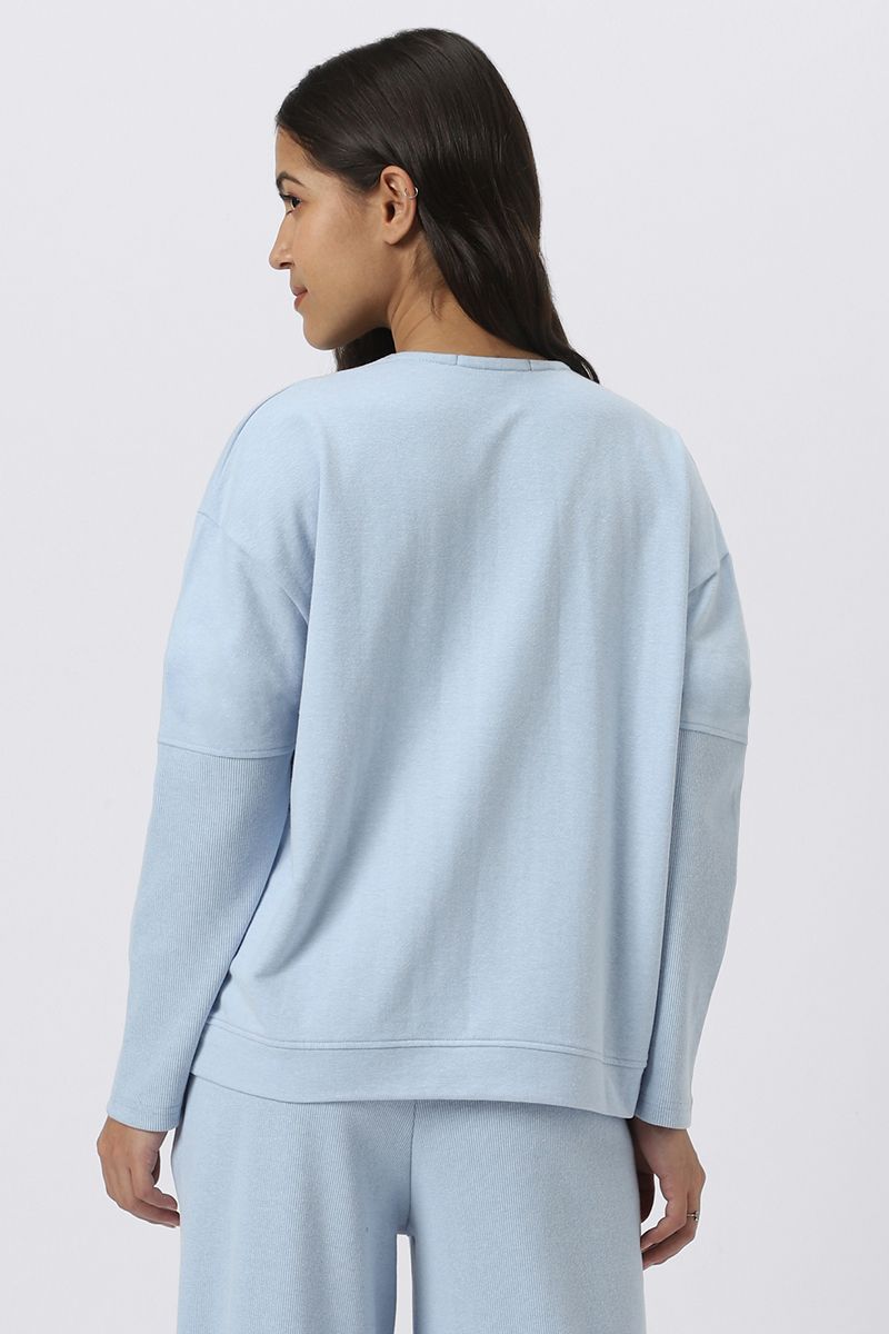 solid colored women sweatshirt with front zipper