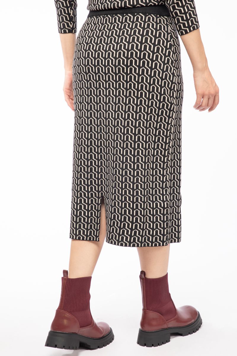 تنورة نسائية محبوكة بنمط طبعات وفتحة خلفية