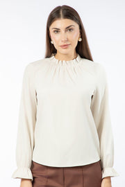 بلوزة نسائية بلون موحد وياقة مكشكشة