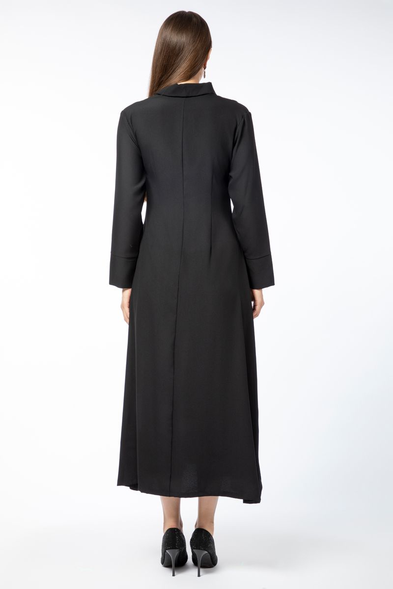 فستان نسائي بلون موحد وجيوب أمامية