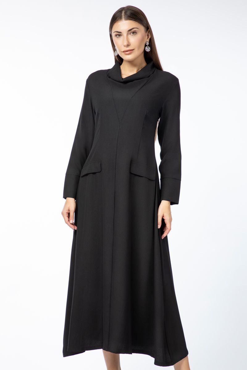 فستان نسائي بلون موحد وجيوب أمامية