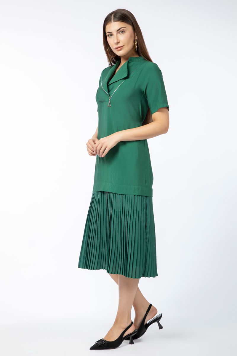 فستان نسائي متباين الخامة بتفاصيل كسرات