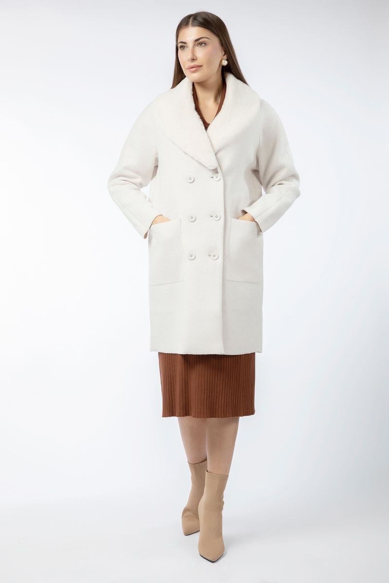 longline buttoned women coat with fur detail