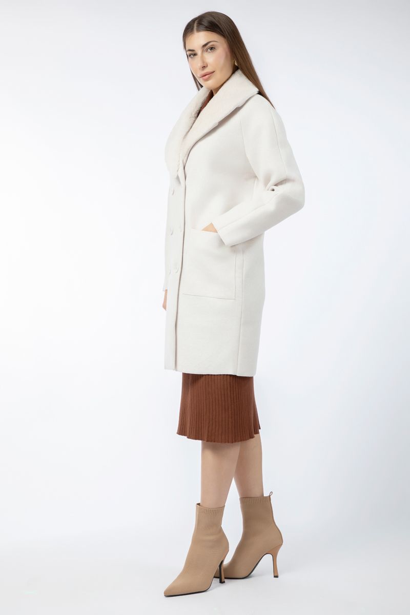 longline buttoned women coat with fur detail