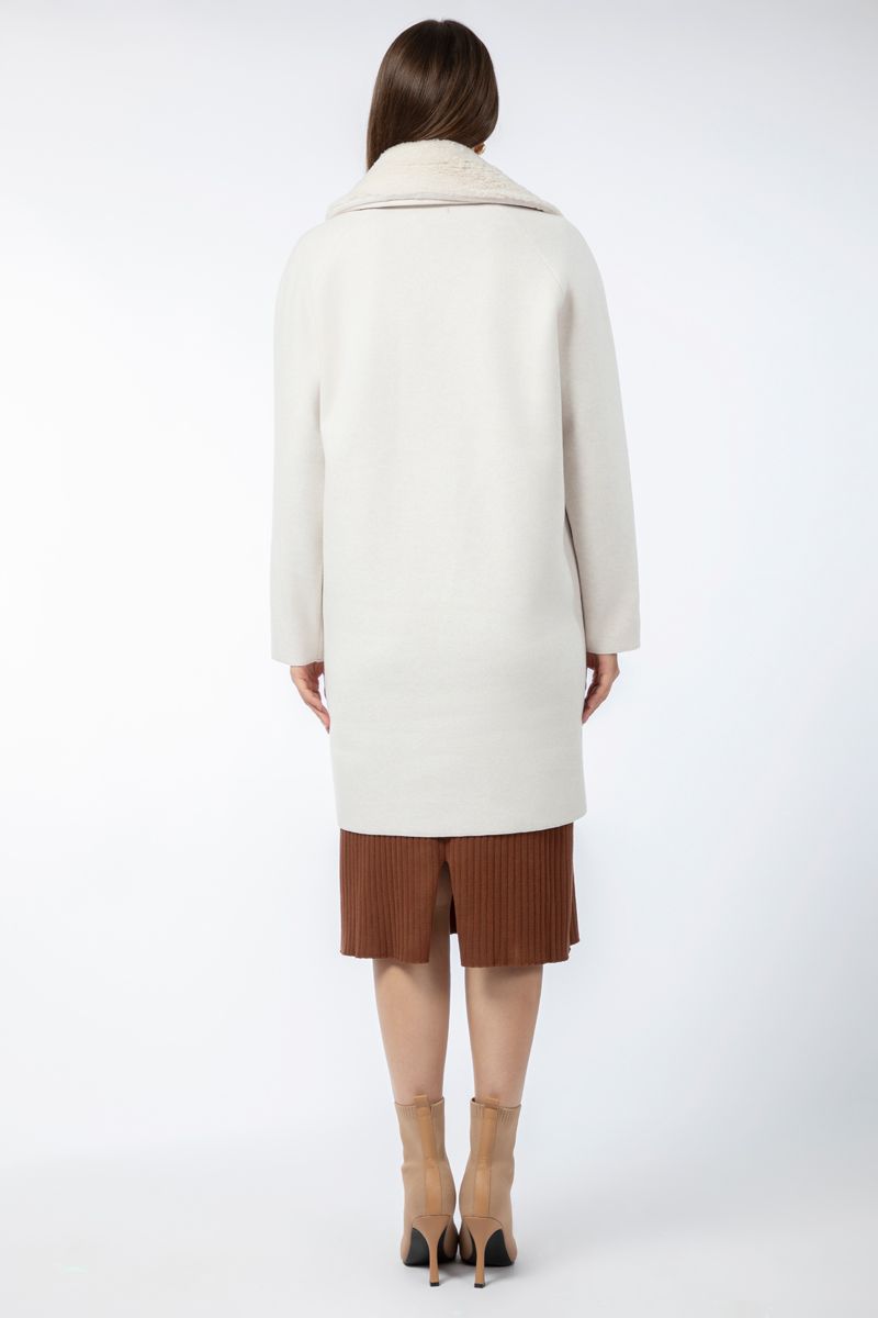 longline buttoned women coat with fur detail