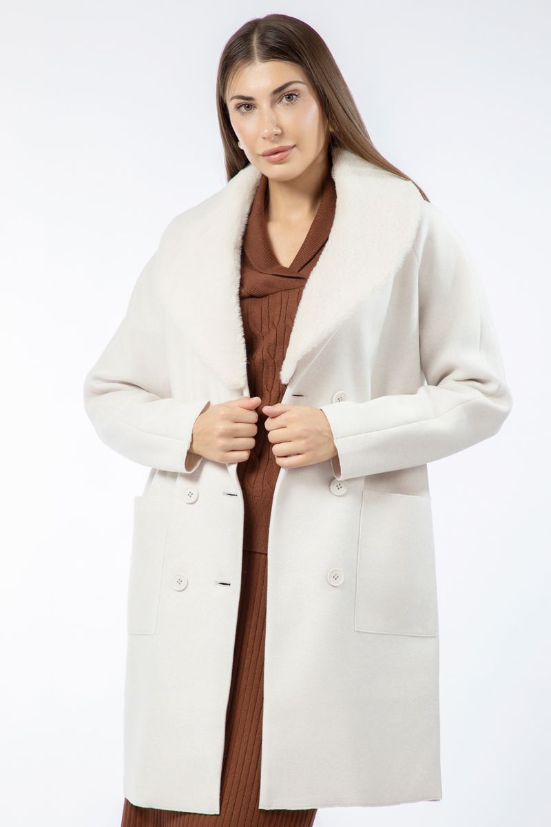 longline buttoned women coat with fur detail