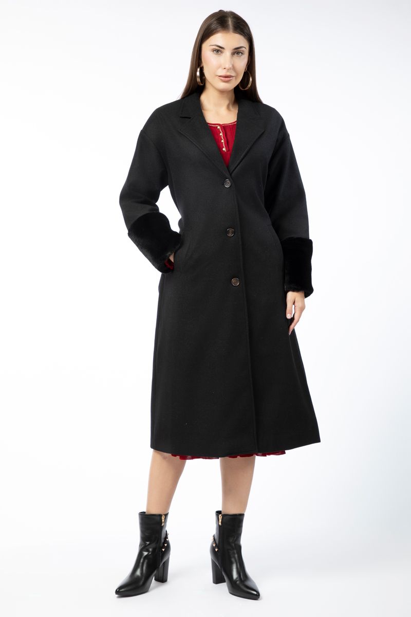 longline buttoned women coat with fur detail