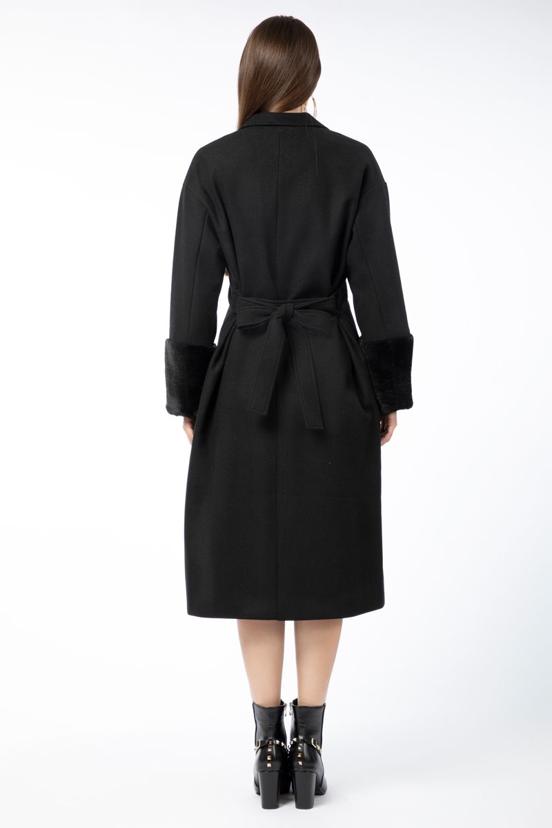 longline buttoned women coat with fur detail