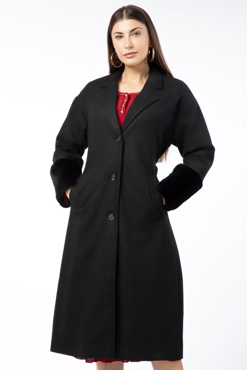 longline buttoned women coat with fur detail
