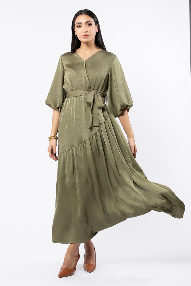 فستان ساتان نسائي ماكسي بنقشة من نفس اللون