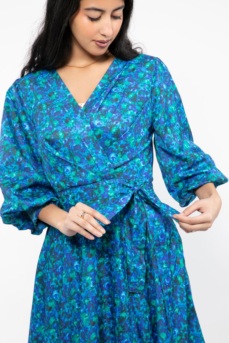 فستان نسائي ماكسي بنمط طبعات