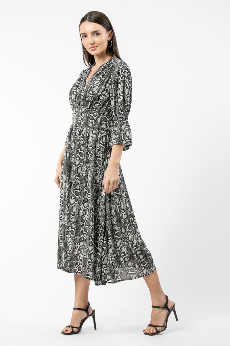 فستان نسائي بنمط قميص وطبعات