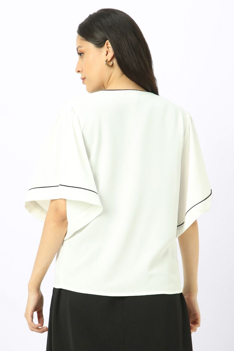 بلوزة نسائية بأكمام عريضة واسعة