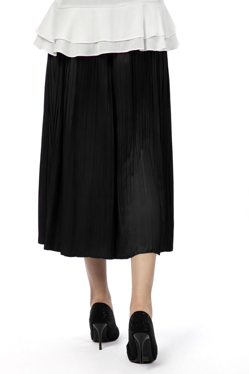 تنورة نسائية طويلة بكسرات