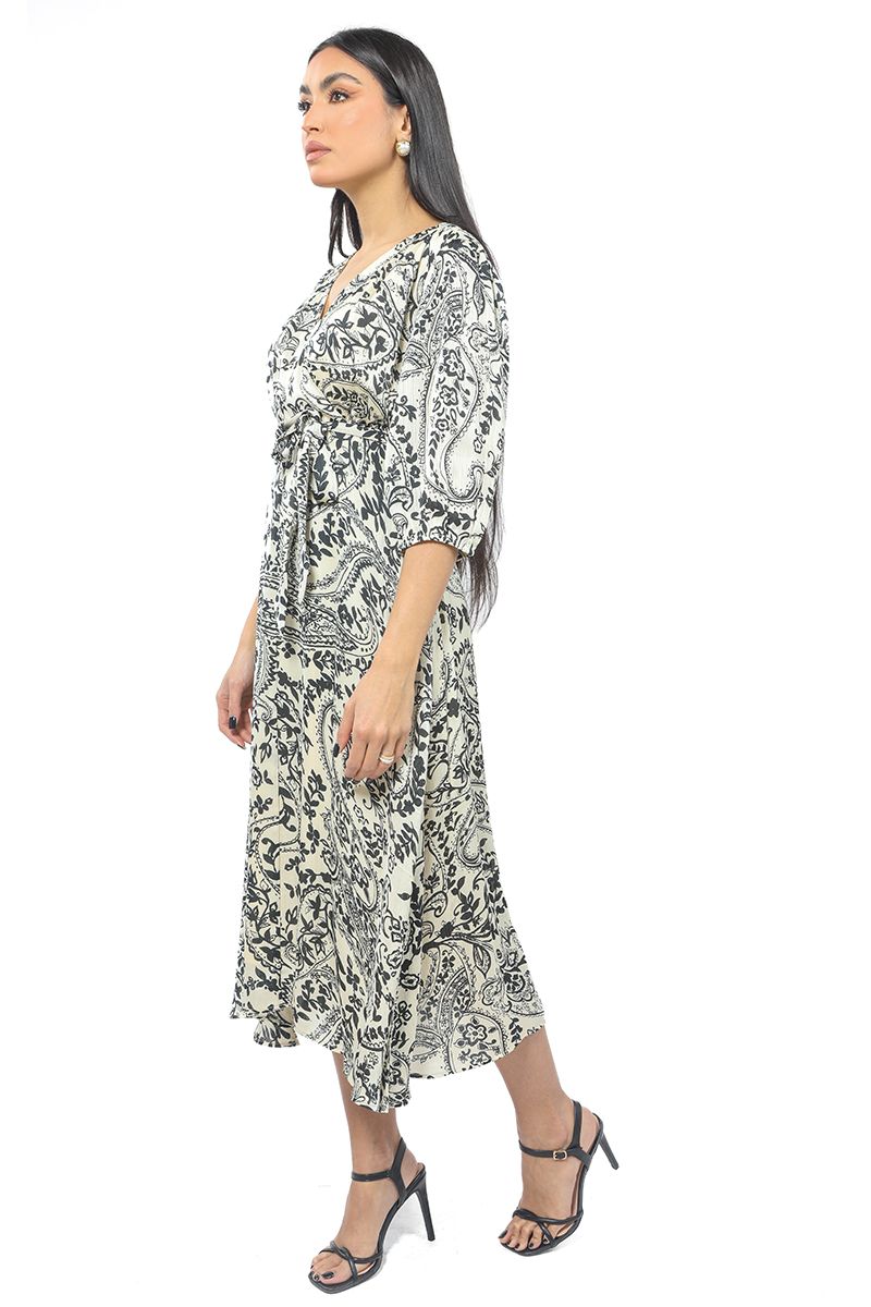 فستان نسائي بنمط طبعات