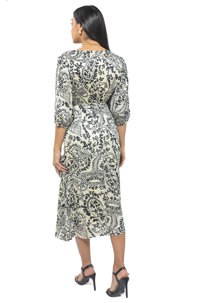 فستان نسائي بنمط طبعات