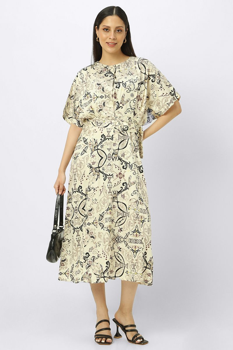 فستان نسائي بنمط طبعات