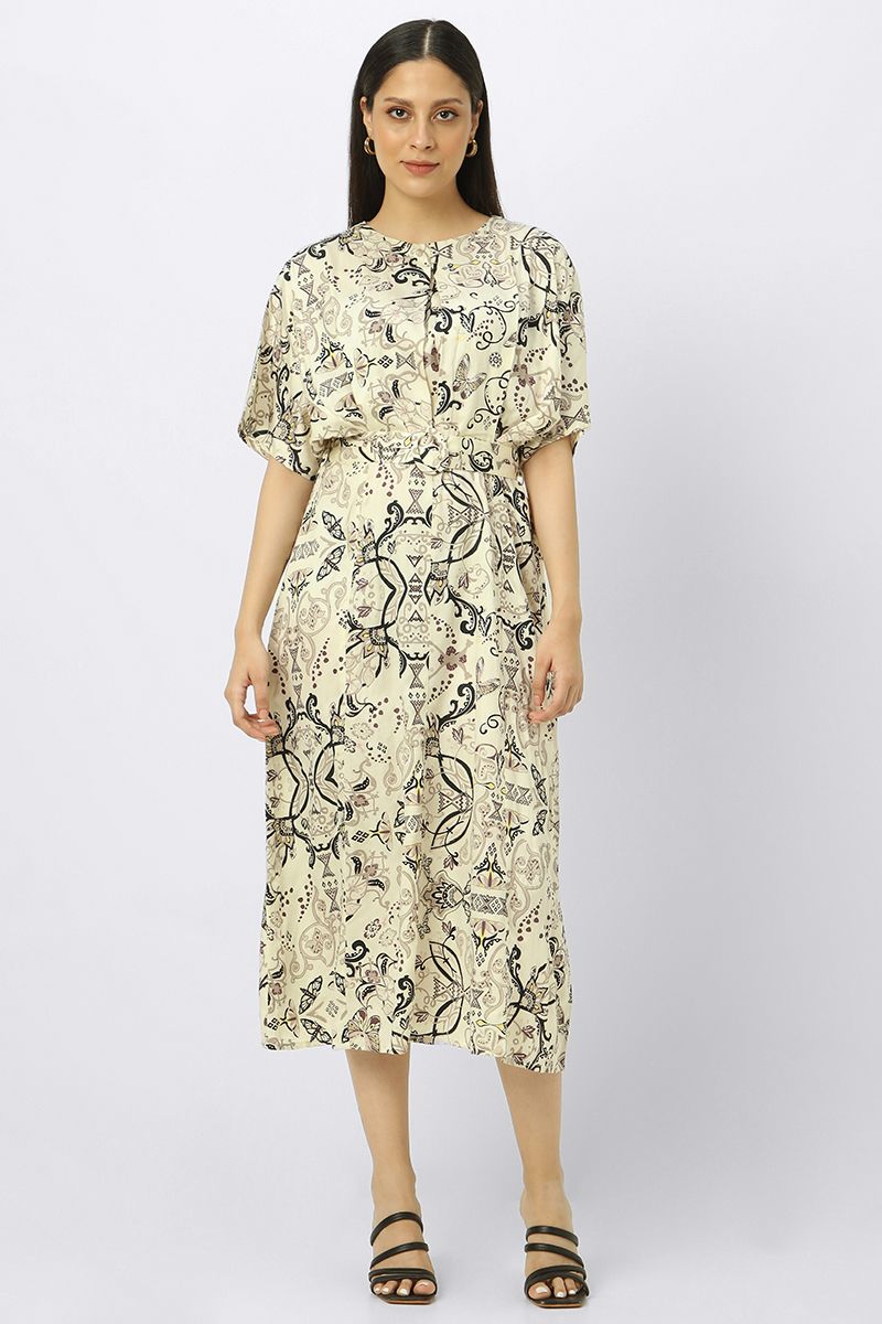 فستان نسائي بنمط طبعات