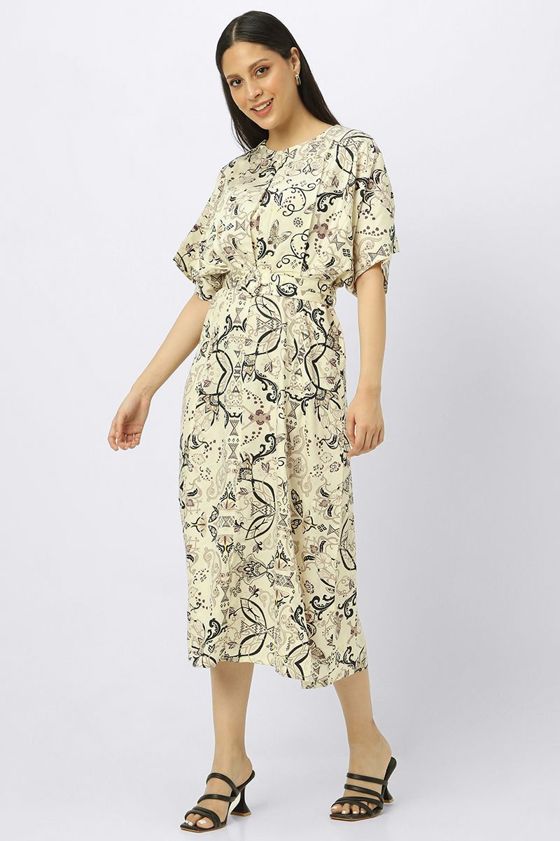 فستان نسائي بنمط طبعات