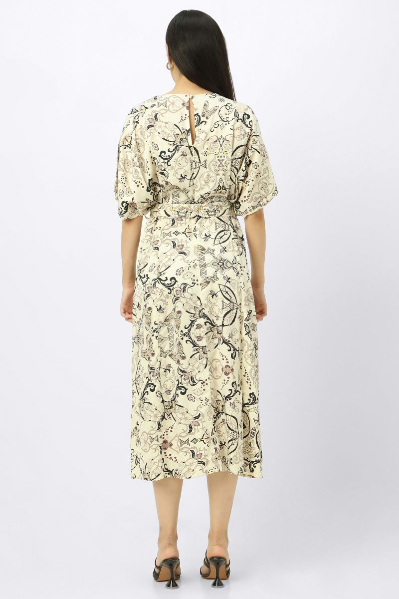 فستان نسائي بنمط طبعات