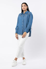 قميص جينز نسائي بفتحات مخرمة وتطريز