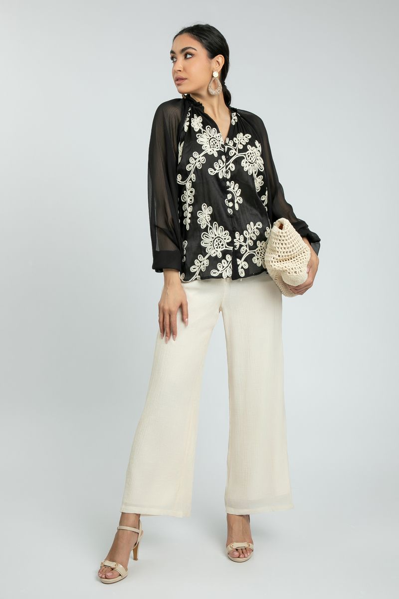 قميص أنيق للنساء بتطريز أمامي وقماش شفاف