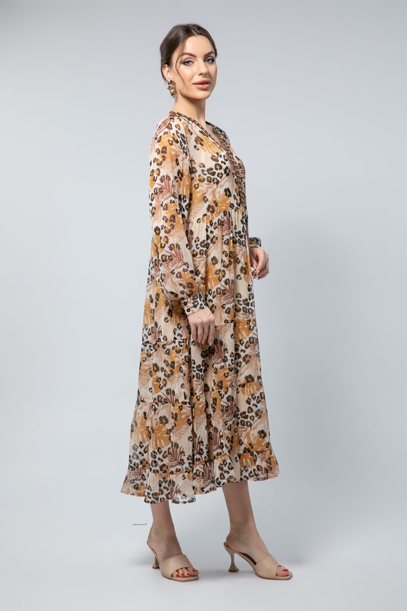 فستان طويل بأكمام طويلة وقصّة فضفاضة- طبعة ناعمة وتفاصيل راقية