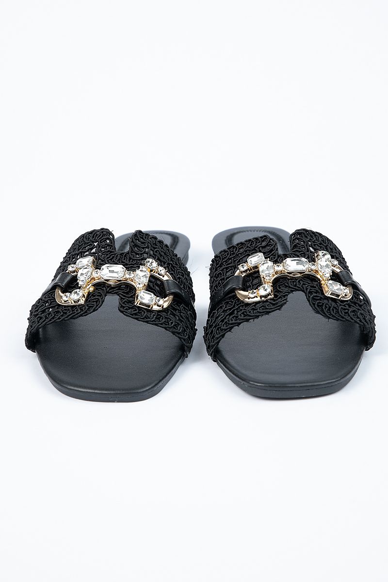 women slipper with metal buckle