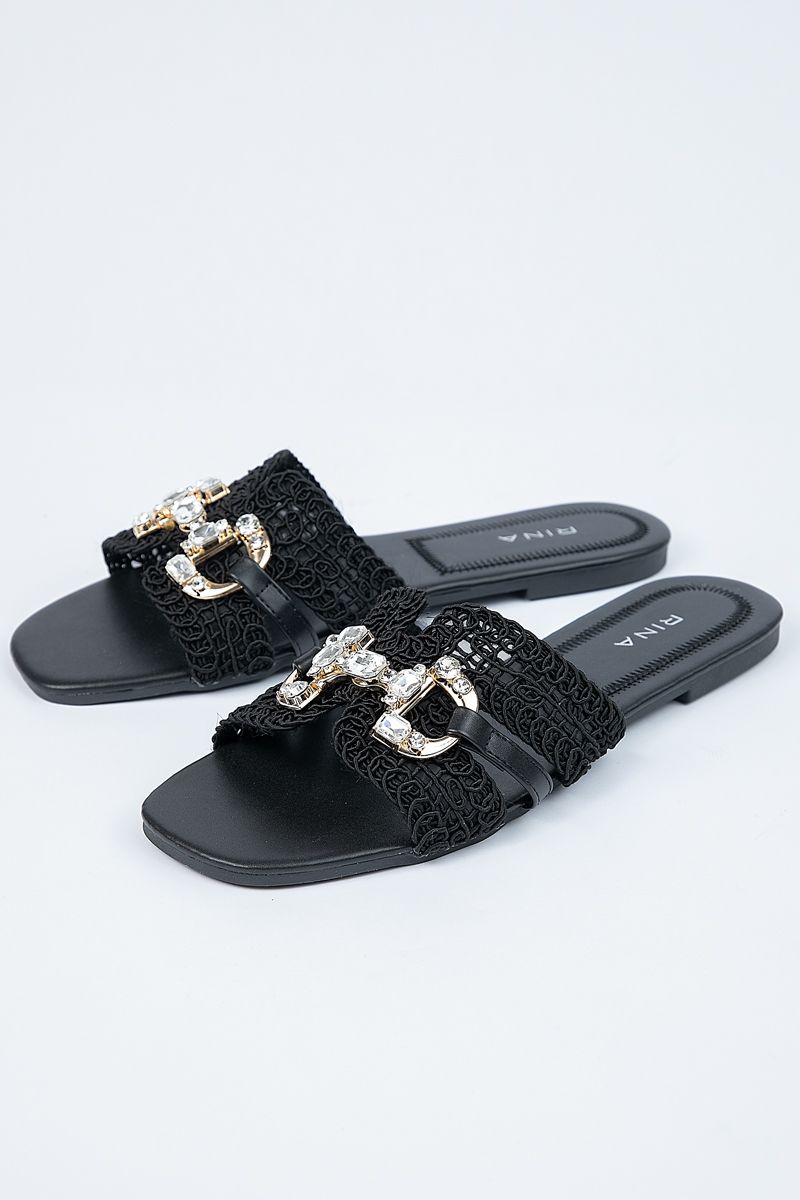 women slipper with metal buckle