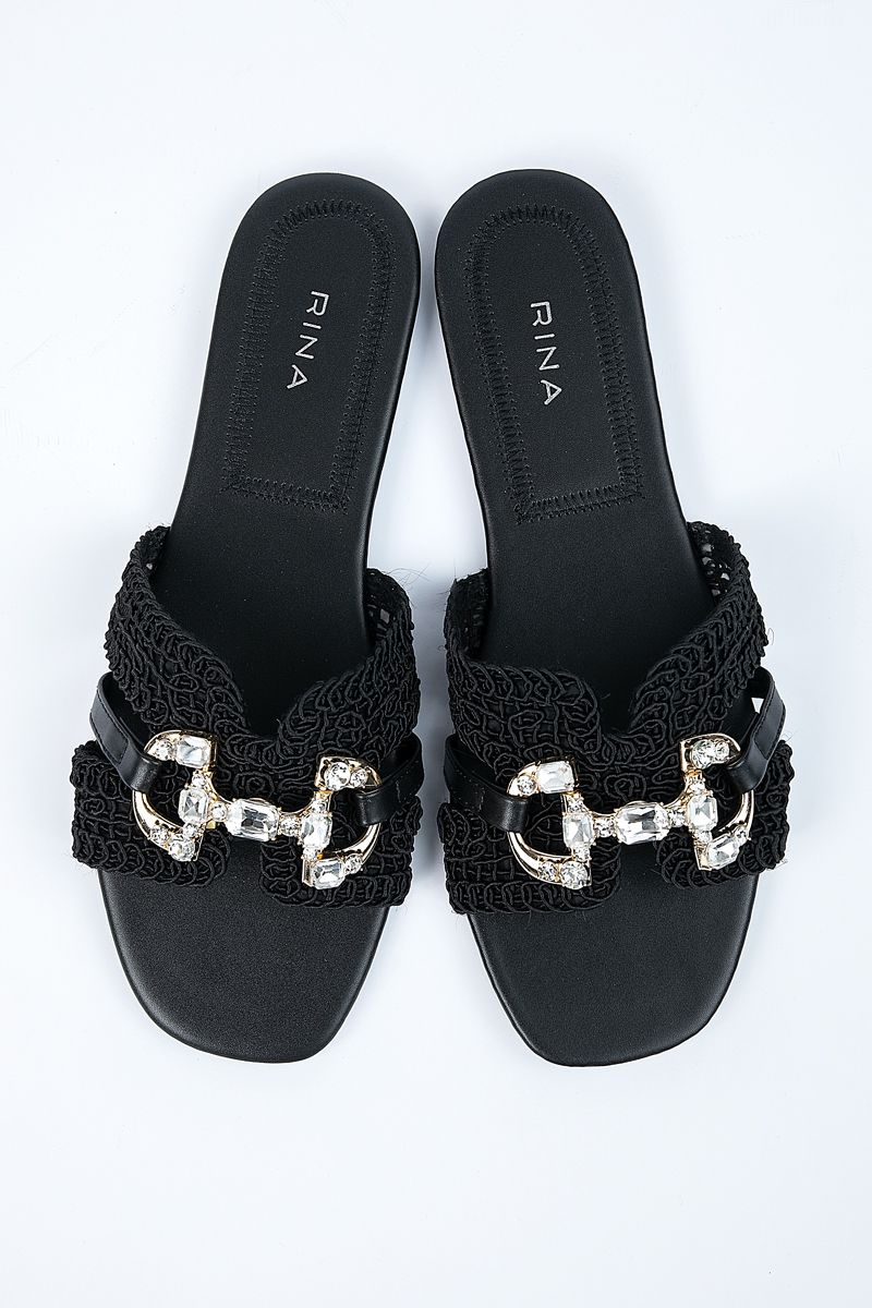 women slipper with metal buckle