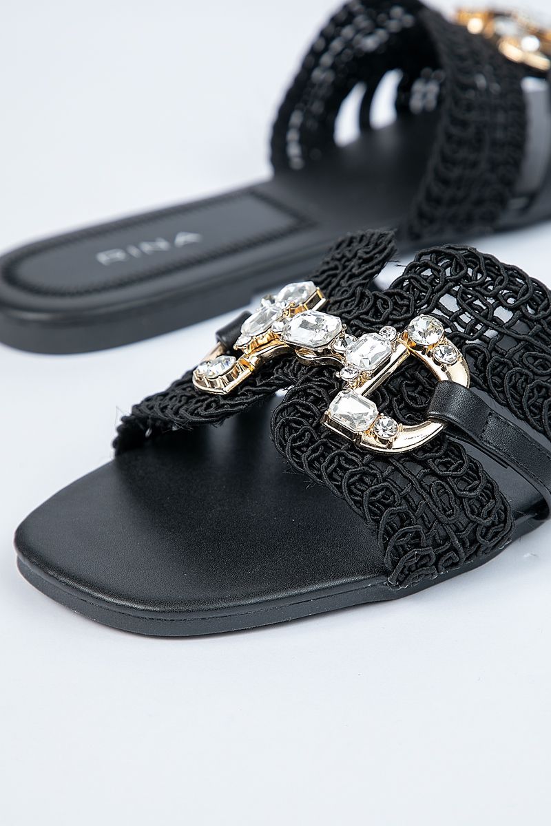 women slipper with metal buckle