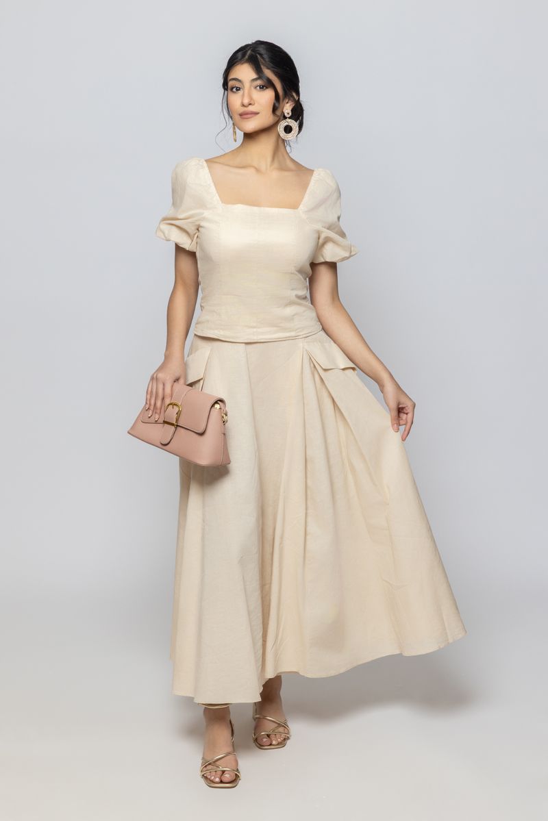 بلوزة نسائيي بأكمام قصيرة ومنتفخة