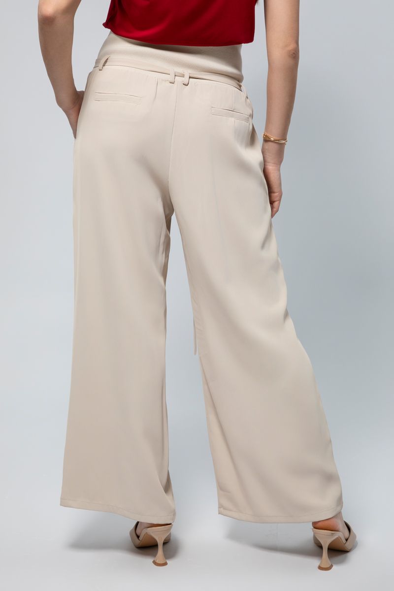 High-Waisted Flowy Pants - Effortless Style with a Tailored Twist