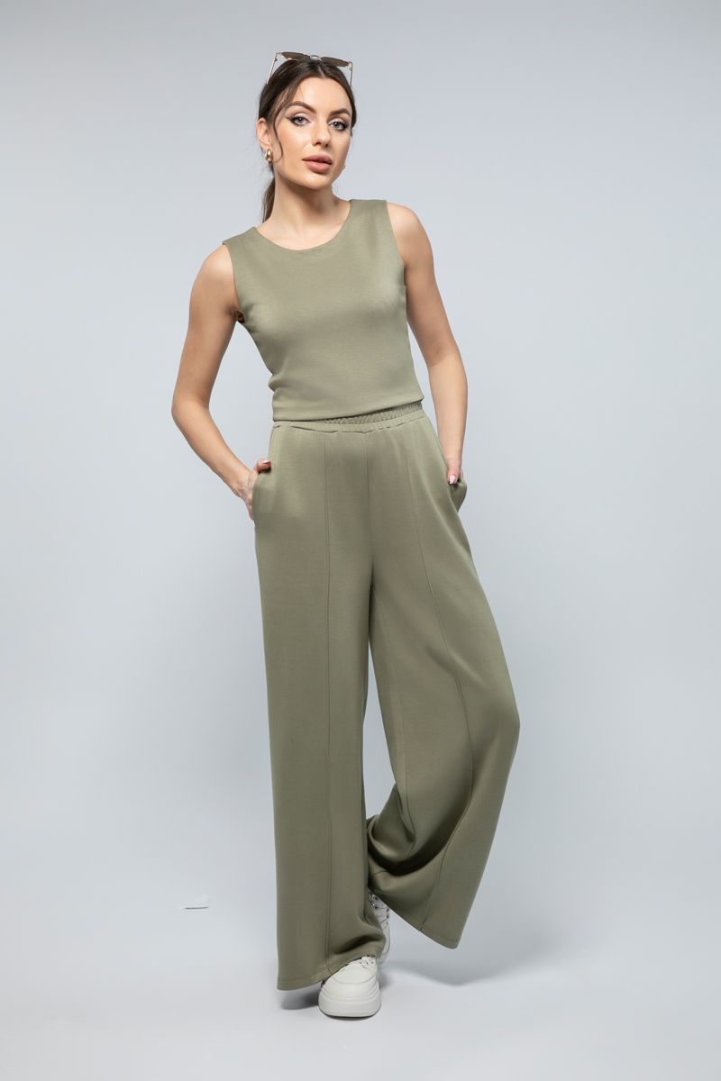 توب بدون أكمام بقصة قصيرة - قطعة أساسية متعددة الاستخدامات