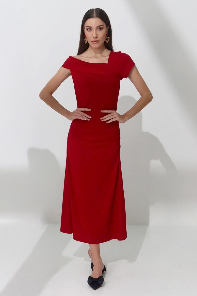 فستان نسائي ماكسي بكتف مفتوح