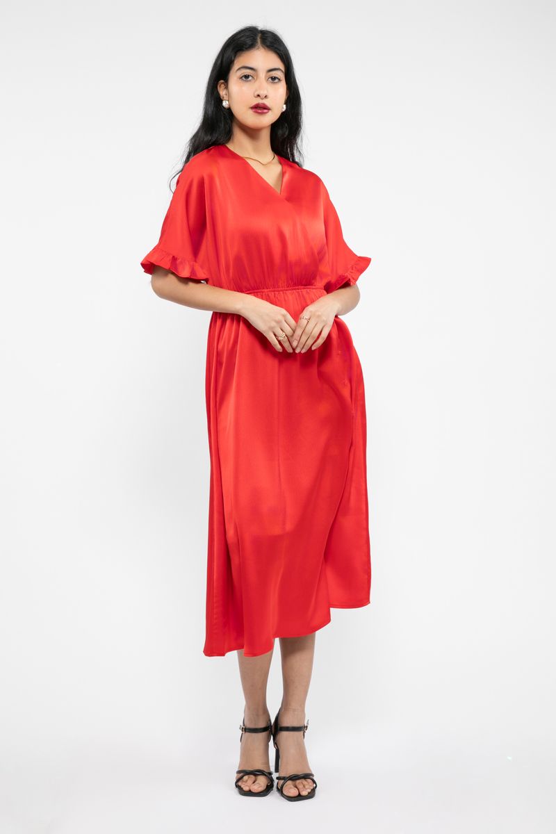 فستان نسائي طويل بأزرار أمامية