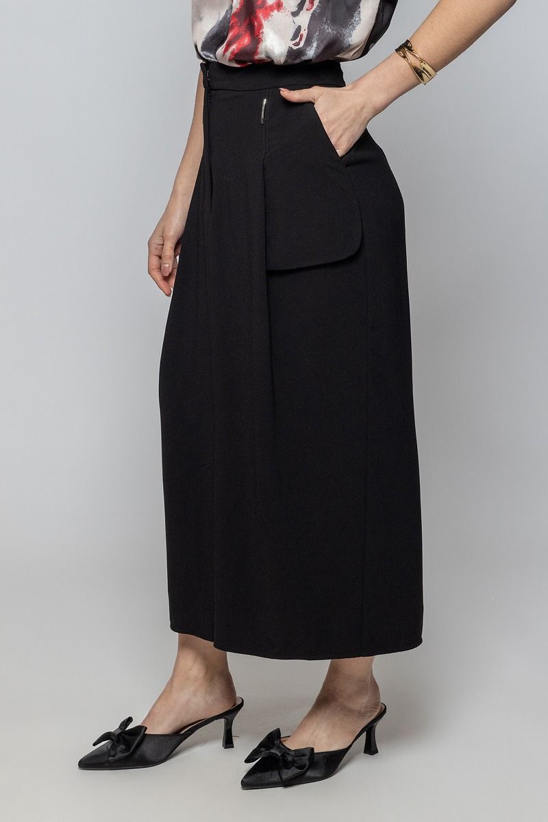 تنورة طويلة للعمل – تصميم أنيق بطابع عملي