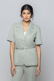 بليزر نسائي بأكمام قصيرة بتصميم عصري