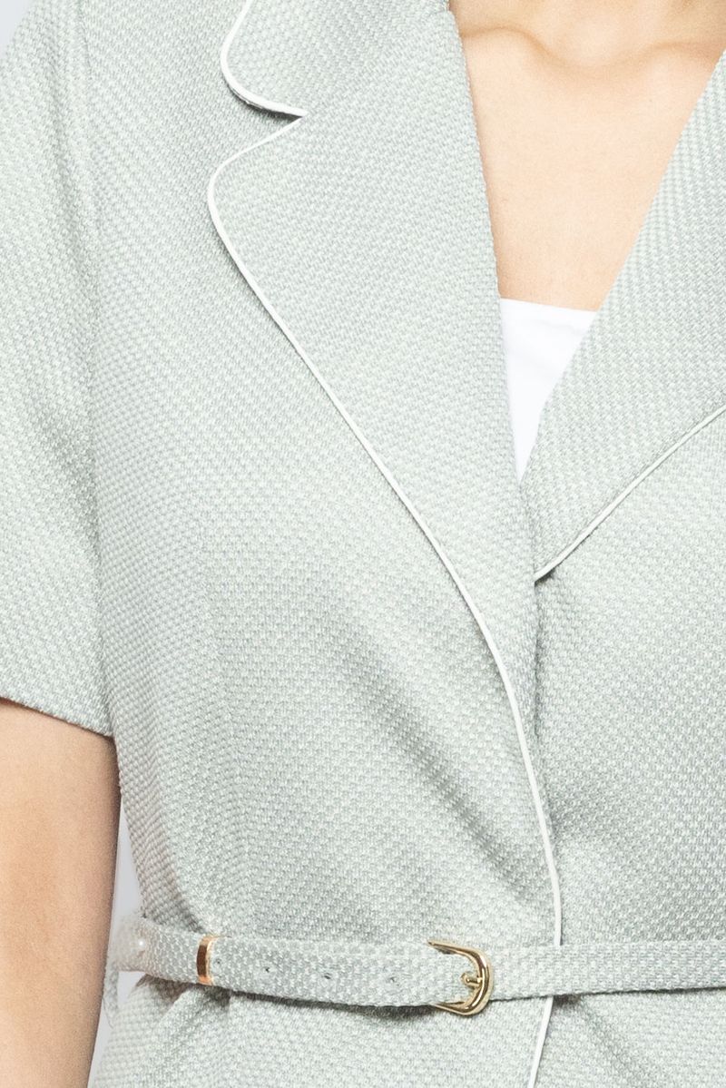 بليزر نسائي بأكمام قصيرة بتصميم عصري