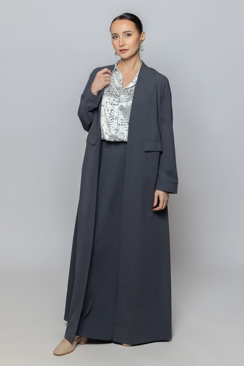 بليزر طويل بأكمام طويلة بتصميم عصري