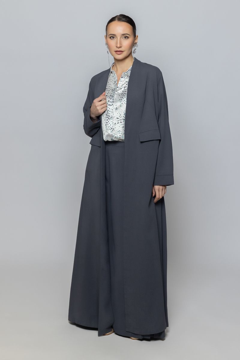 بليزر طويل بأكمام طويلة بتصميم عصري