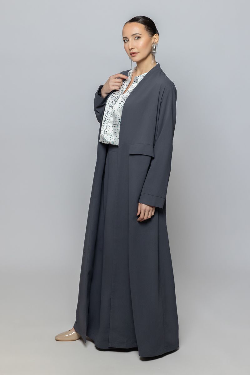 بليزر طويل بأكمام طويلة بتصميم عصري