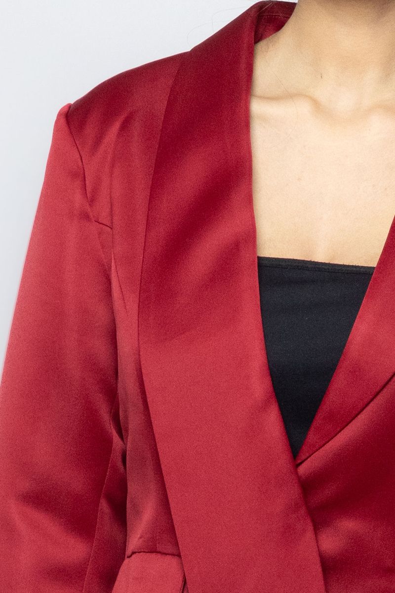 بليزر نسائي بأكمام طويلة من قماش الساتان الناعم والدقيق