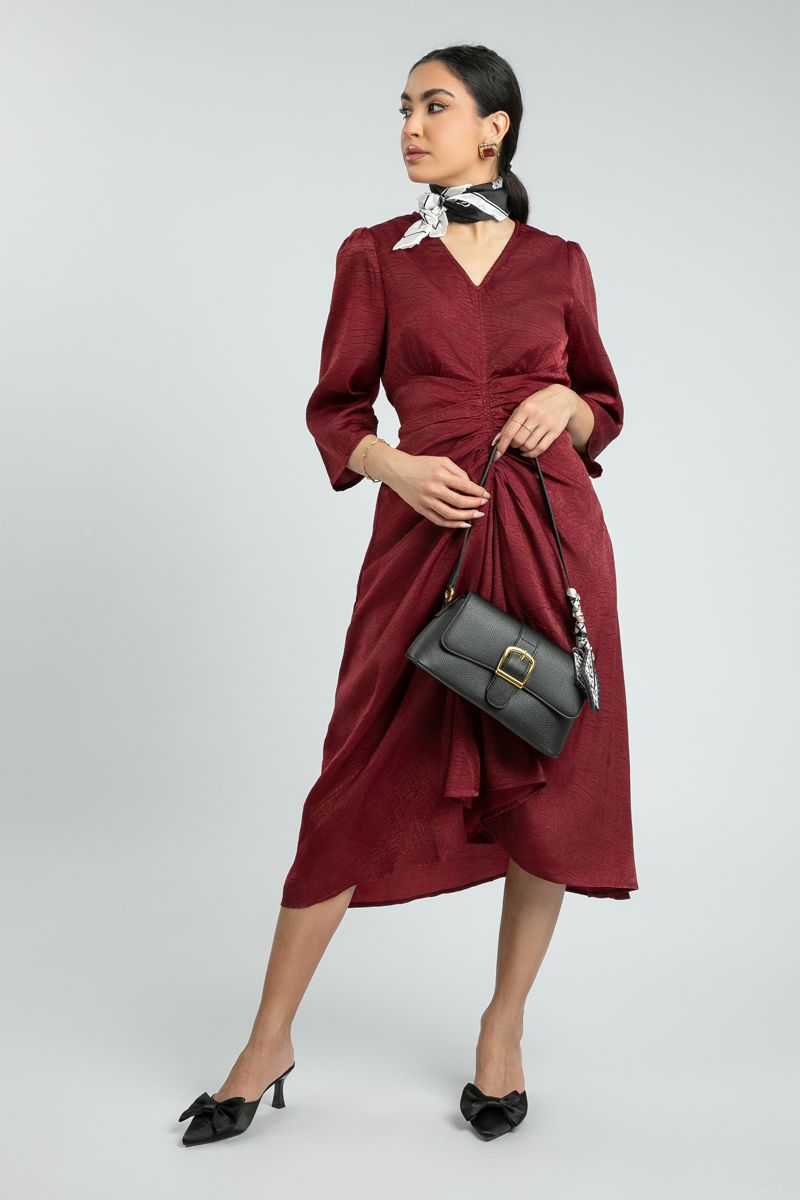 فستان نسائي ميدي بنمط منقوش