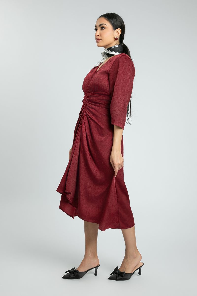 فستان نسائي ميدي بنمط منقوش