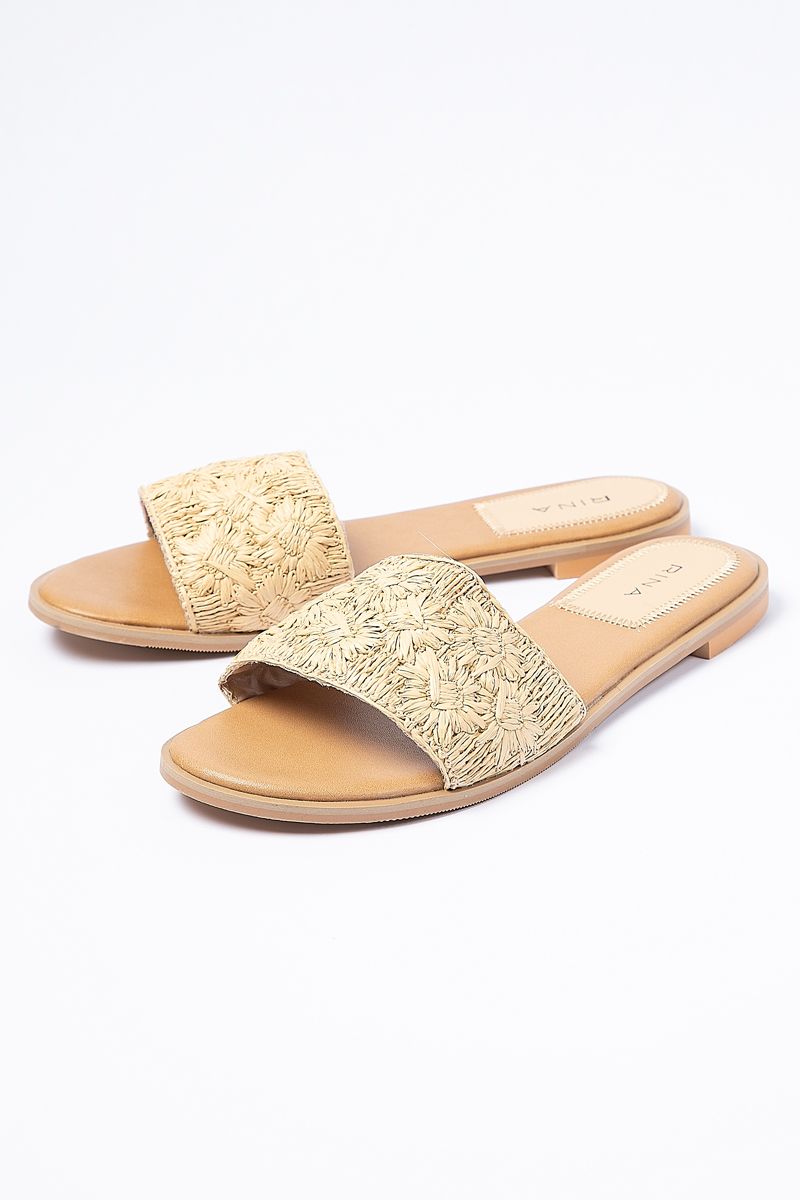 women slipper with straw pattern