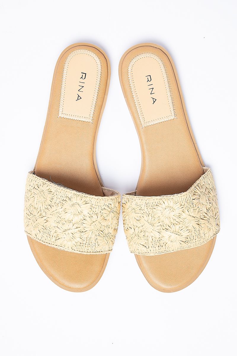 women slipper with straw pattern